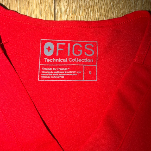FIGS Leon Three-Pocket Scrub Top Red Size Small - Picture 3 of 5
